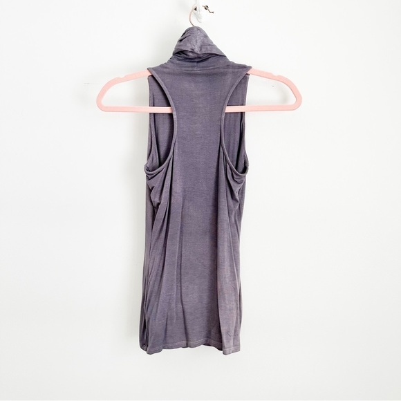 Lulu’s Alive and Kicking Sleeveless Turtleneck Top Cloudy Gray sz XS - Picture 8 of 9